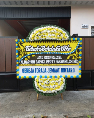Papan Bunga Duka di Air Batu