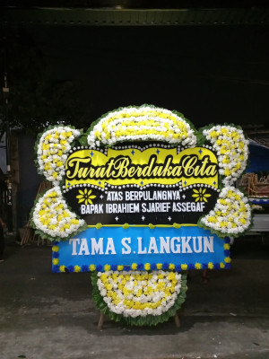 Papan Bunga Duka di Air Batu